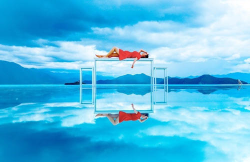 就着月光，伴着洱海，干了这瓶风花雪月，网友：小心喂鱼