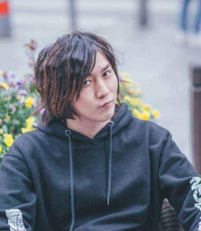  「虎牙」张大仙痛失“虎牙一哥”称号！只因对手太强劲？网友：没法比！