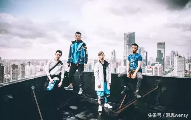 这是外卖小哥的制服？！设计得太潮了吧！