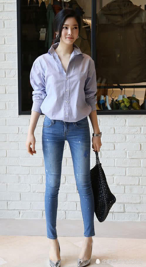 紧身裤美观又显腰线，适合低调的女人，让你看上去更精神