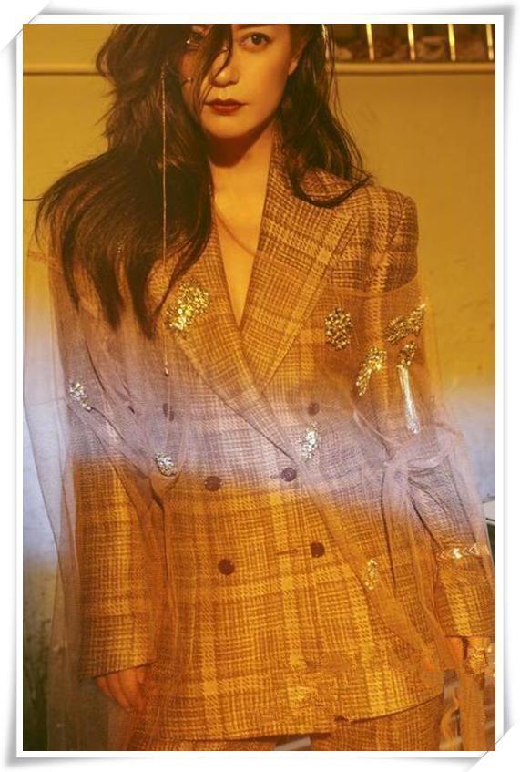 当赵薇和林心如同登杂志封面——网友：这气质差距完全不在一个调