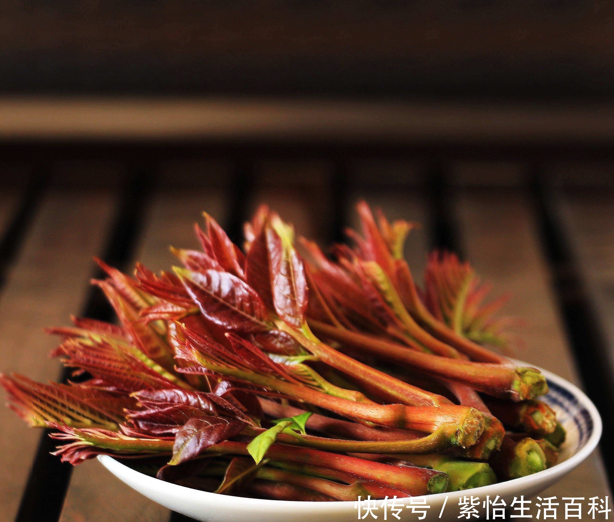 现在吃野菜很流行，农村老人为何不喜欢吃？山里野菜农民为何不采