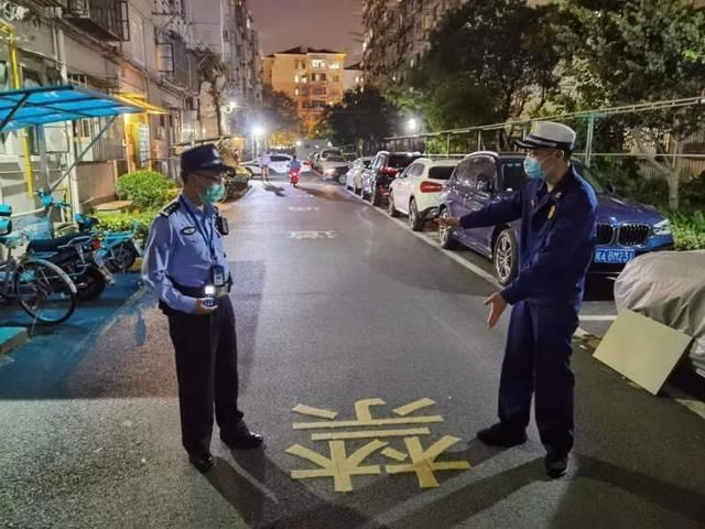  所等人员密|聚焦“生命通道”是否畅通，上海消防昨夜今晨开展错时夜查