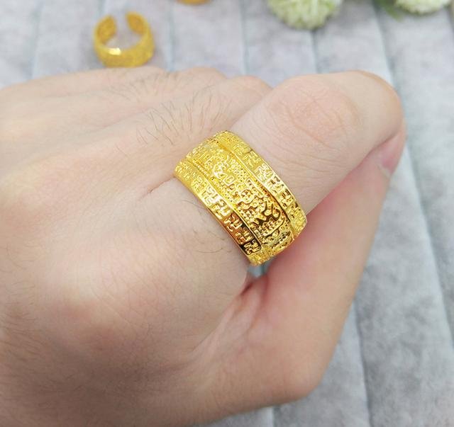 戴着粗硕“金链”的男人不一定是“土豪”,看完下图你就知道了