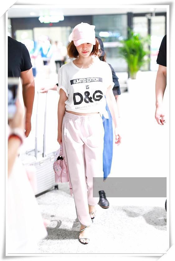 王心凌明明比蔡依林还高2cm，可同穿阔腿裤，却是超模和嫩模差距