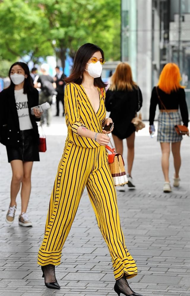  『搭配』街拍：重新逛街的日子，美女搭配更精心
