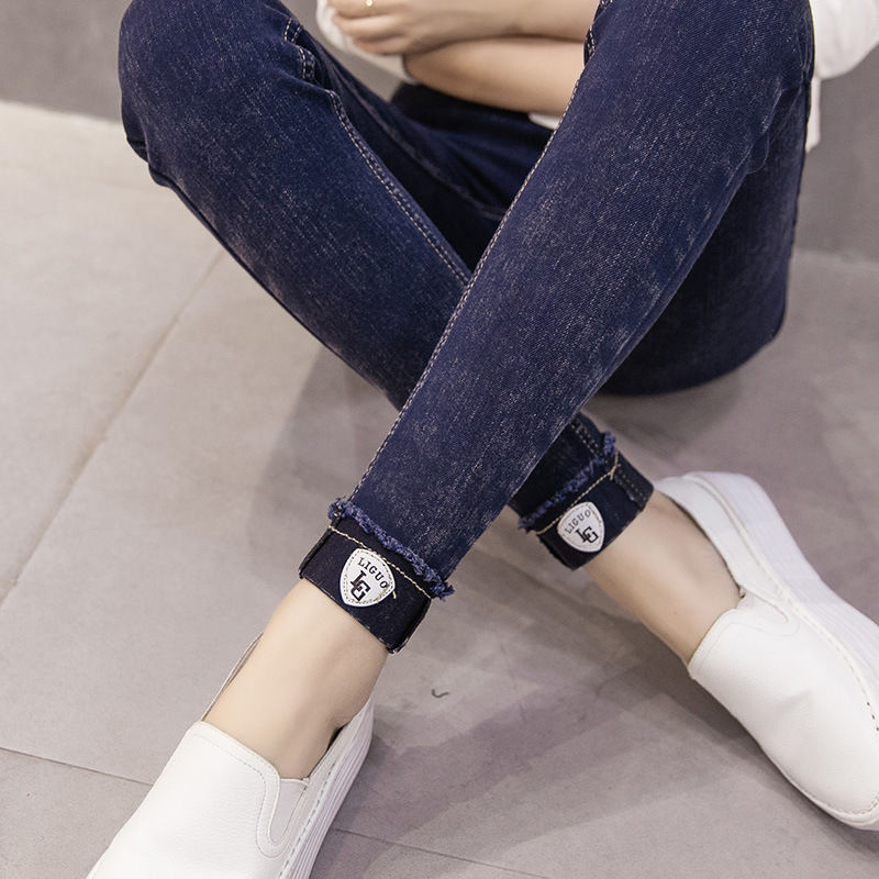 现在女人越来越会穿，棉麻衣+平底鞋，美出新高度，这才叫洋气