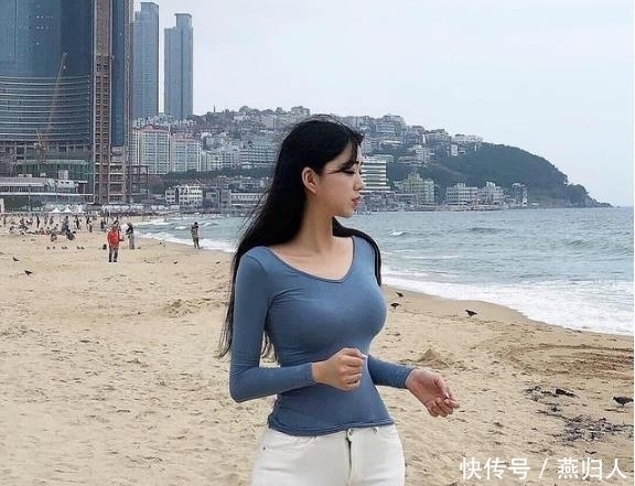  「个性」牛仔裤增添时尚色彩，简约又衬托魅力，展现出你的的独特个性
