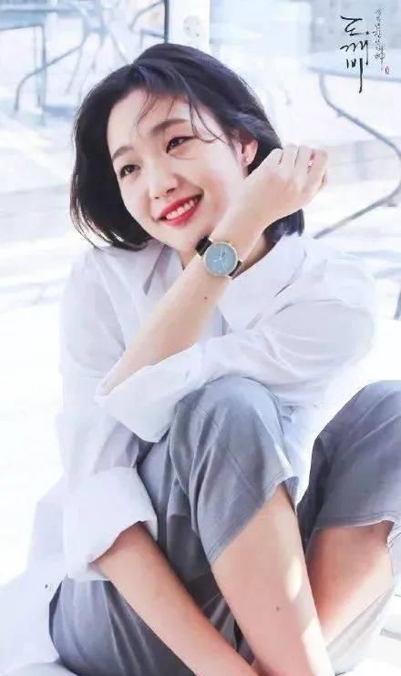  眼妆：单眼皮、肿眼泡眼妆怎么画？新手化妆必看的眼妆教程！