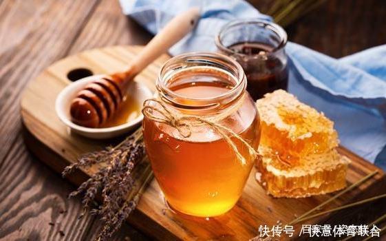  脸部：红霉素软膏加它涂抹脸部，不出15天淡斑又美白，赶紧去备上一支