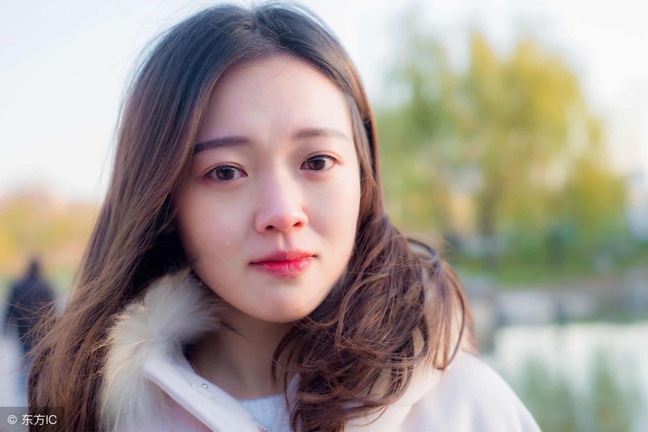 女人的15个小动作，让人浮想联翩