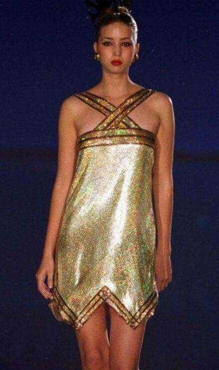 伊万卡早年走秀绝版照，拥有魔鬼一般身材，可是却毫无美感！