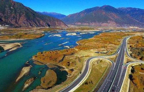 最美自驾游高速：耗资380亿却不收费，中途可停车，沿途如仙境