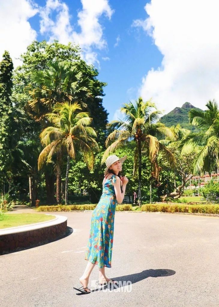 时髦办 | Lily Collins的度假look太有参考价值了