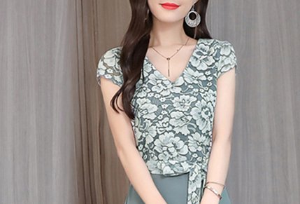 太美了，40岁女人穿出了不一样的气质，精致秋风连衣裙，真美