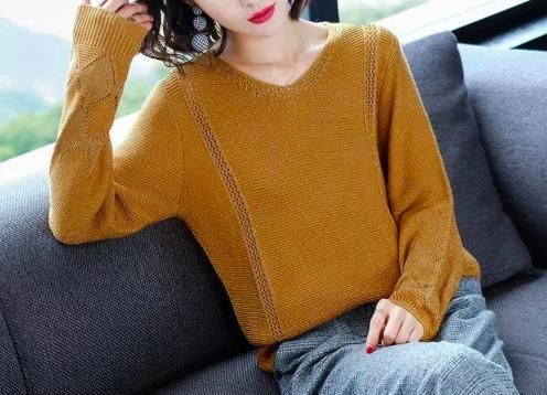  【女人】风衣已经烂大街了，时髦女人穿“薄开衫+小黑裤，百搭显瘦更洋气