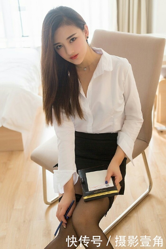 人像摄影：长发女秘书，职场美女