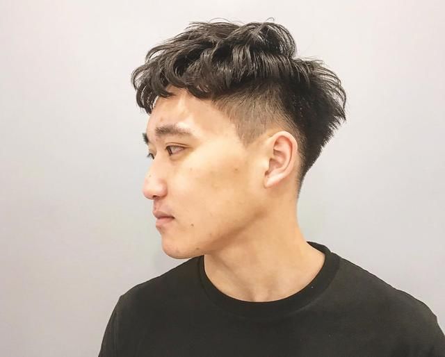  「把两边」“两边剪短，中间不动”发型，男生剪完这几款，时尚又帅气