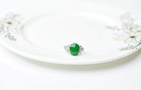 「戒指」戴上戒指 , 美丽的手指才真正有了灵魂