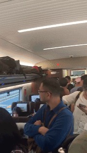 崩溃！返程大军挤爆复兴号！部分乘客被请下车改换其他列车