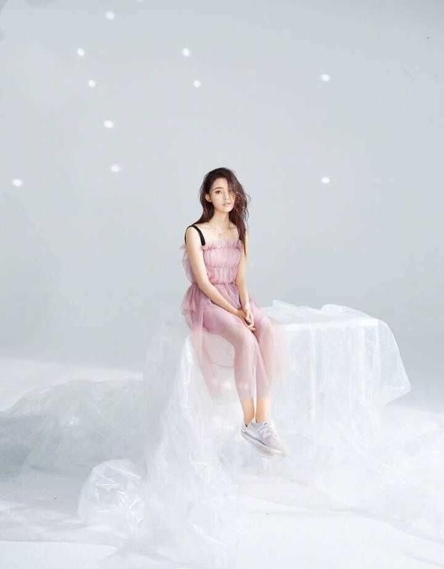 林允可谓是娱乐圈中一股“清流”！穿衣打扮跟做人一样真实不做作