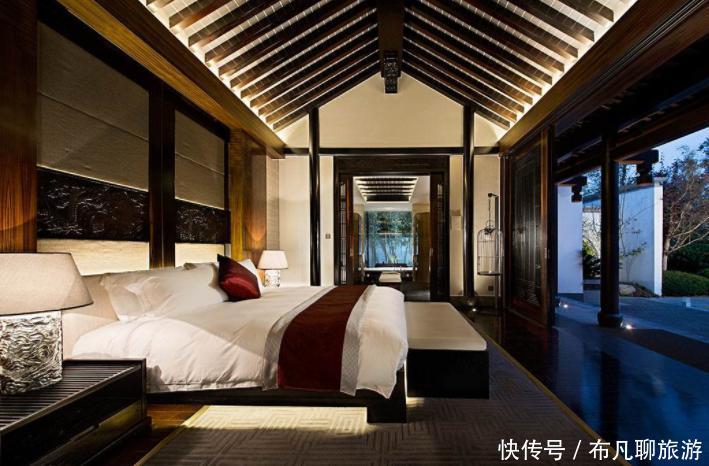 这个酒店既没有屋顶，而且墙壁还只有半面，但游客们却非常喜爱！