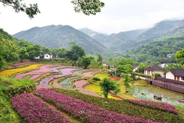 江西与安徽有一同名景区，同为4A级，都值得去，只是门票相差4元