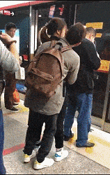  GIF@搞笑GIF趣图：肉嘟嘟的圆脸就是这么有搞头