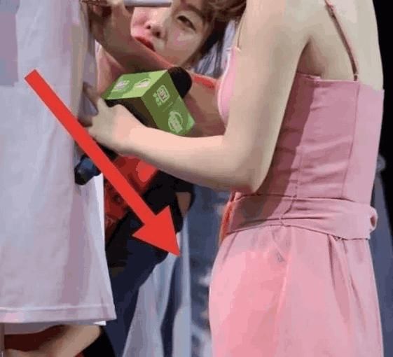 赵丽颖路人照再现小腹隆起，怀孕又起传闻，和冯绍峰感情成真？