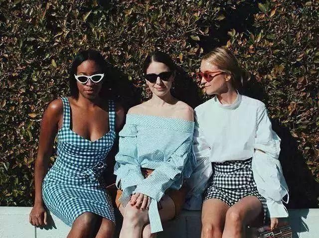  色彩：春夏的流行色彩，照着穿让你一直柔和清爽的美下去