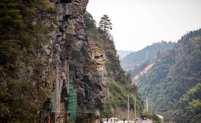 太美了，全国最高的高山无边泳池原来隐藏在这小城市里