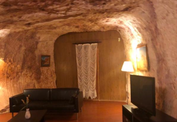 地球上最极端的村子,一个有50度的酷暑,一个有零下70度的严寒