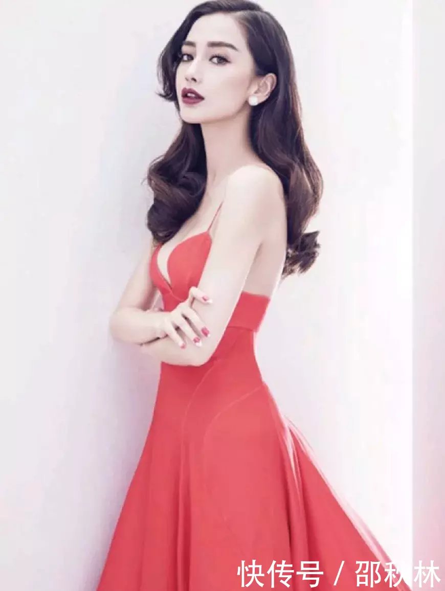 杨颖真敢穿，裙子上缝满了“黑蝉蛹”，网友：看得强迫症都犯了！