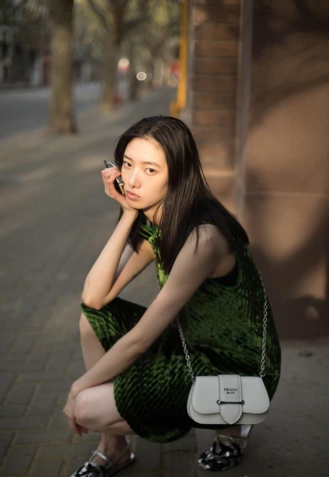 Sidonie■时尚潮人演绎Prada Sidonie系列手袋春日搭 优雅又很时髦