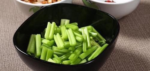 甘油三酯@甘油三酯偏高记住“吃3物,喝3水”,疏通血管,为健康加分