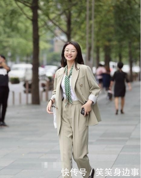  『小姐姐』街拍美女：此时，心动了一下，小姐姐你怎么这么好看