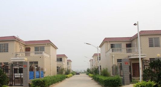  买房■现在的农村怎么都想在城里买房, 农村都没什么人居住了?