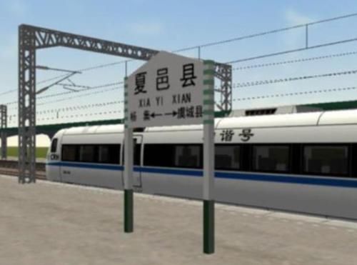  「纠结」中国“最纠结人”的火车站，播音员念一次笑一次，保证