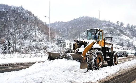 南方下雪后，为啥没几个敢开车？车友：北方司机去一次就懂了