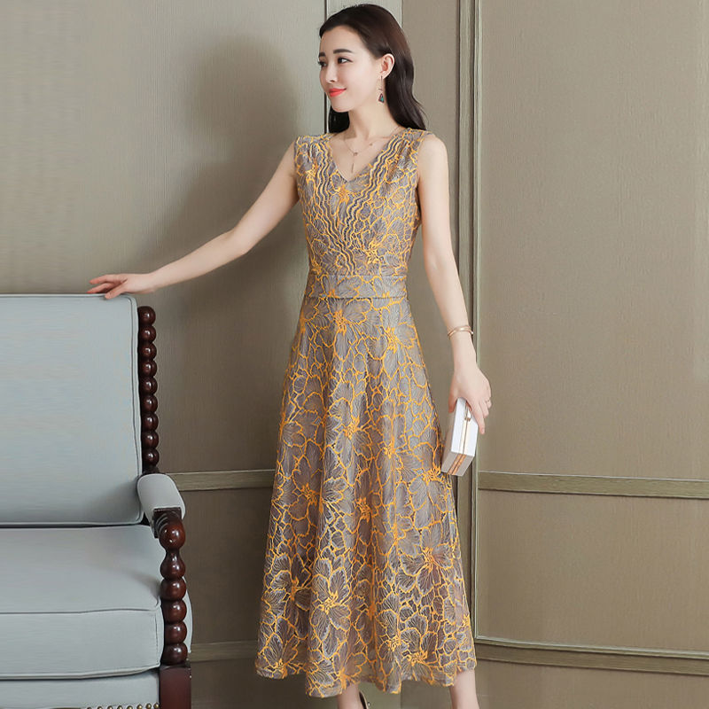 好迷人!45岁老婆穿这“勾魂裙”，婀娜又多姿，让人移不开眼