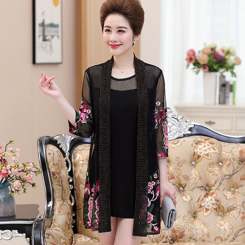 女人40岁以后可以这样穿,显优雅阔太太范,让别人都羡慕