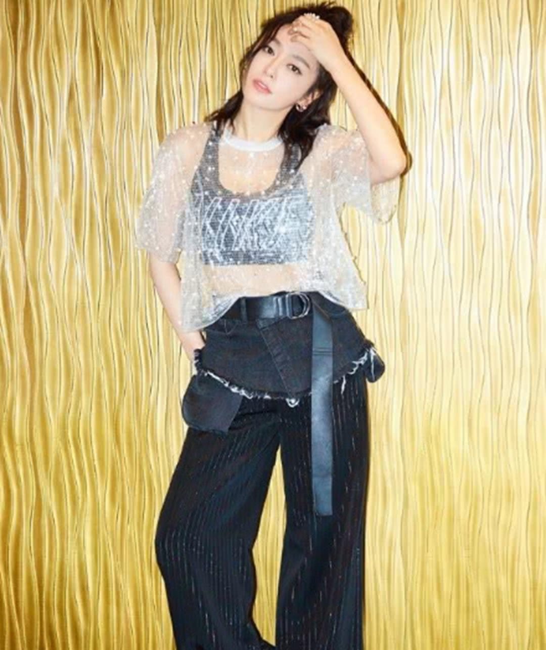 秦岚豁出去了,裤子破成这样还穿?网友:好想送她一条!