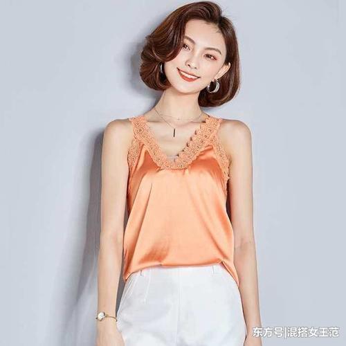 现在的姑娘真敢穿! 清凉性感的小衫直接穿出门, 美得让人窒息