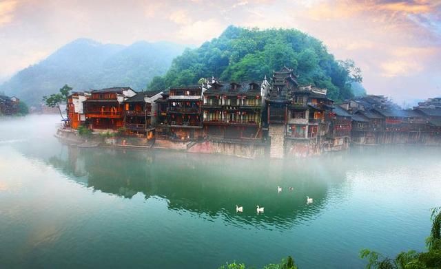 中国必去的九大漂亮小镇，我只去过那个最美的地方，你去过几个？
