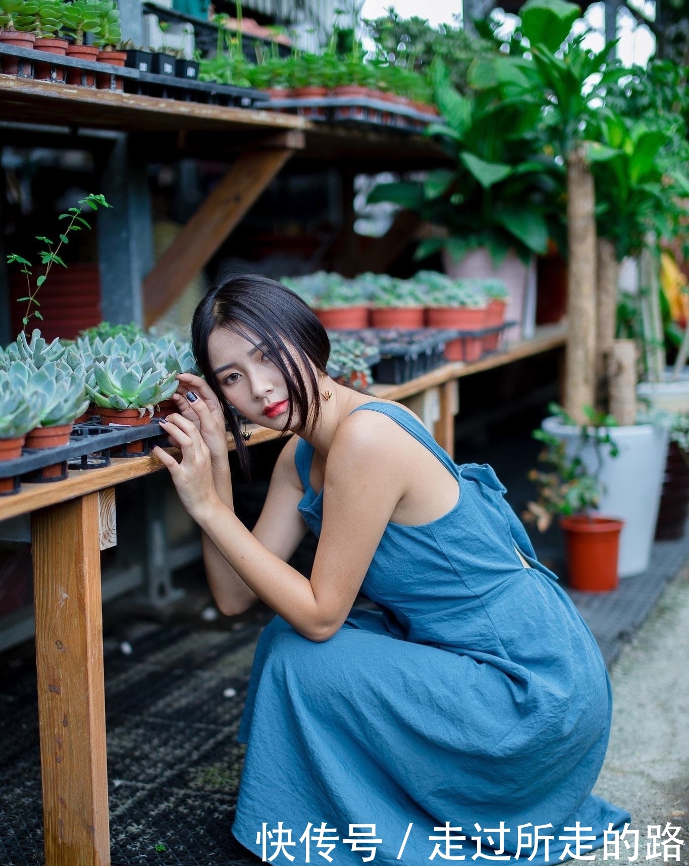 『写真』青春美少女蓝色吊带连衣裙时尚生活写真