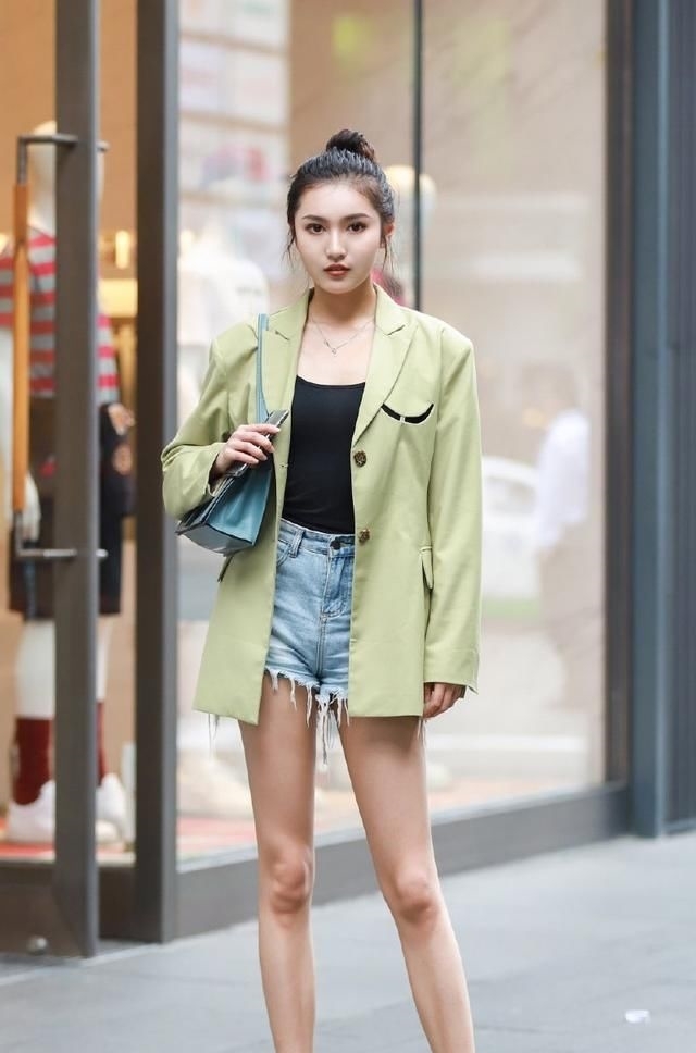  『连体』吊带连体裤搭配高跟凉鞋，时尚又性感的风格，搭配出女神般的气息