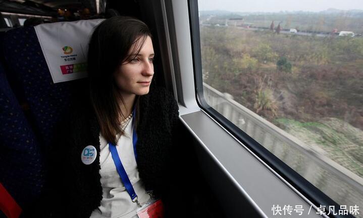 外国人乘坐中国高铁后，指出2大缺点，引起国人“共鸣”