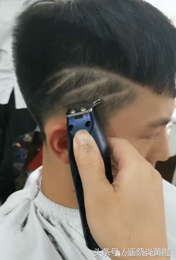 小哥哥脸太长遭校花吐槽,一刀剪下去,从驴脸变成了马脸