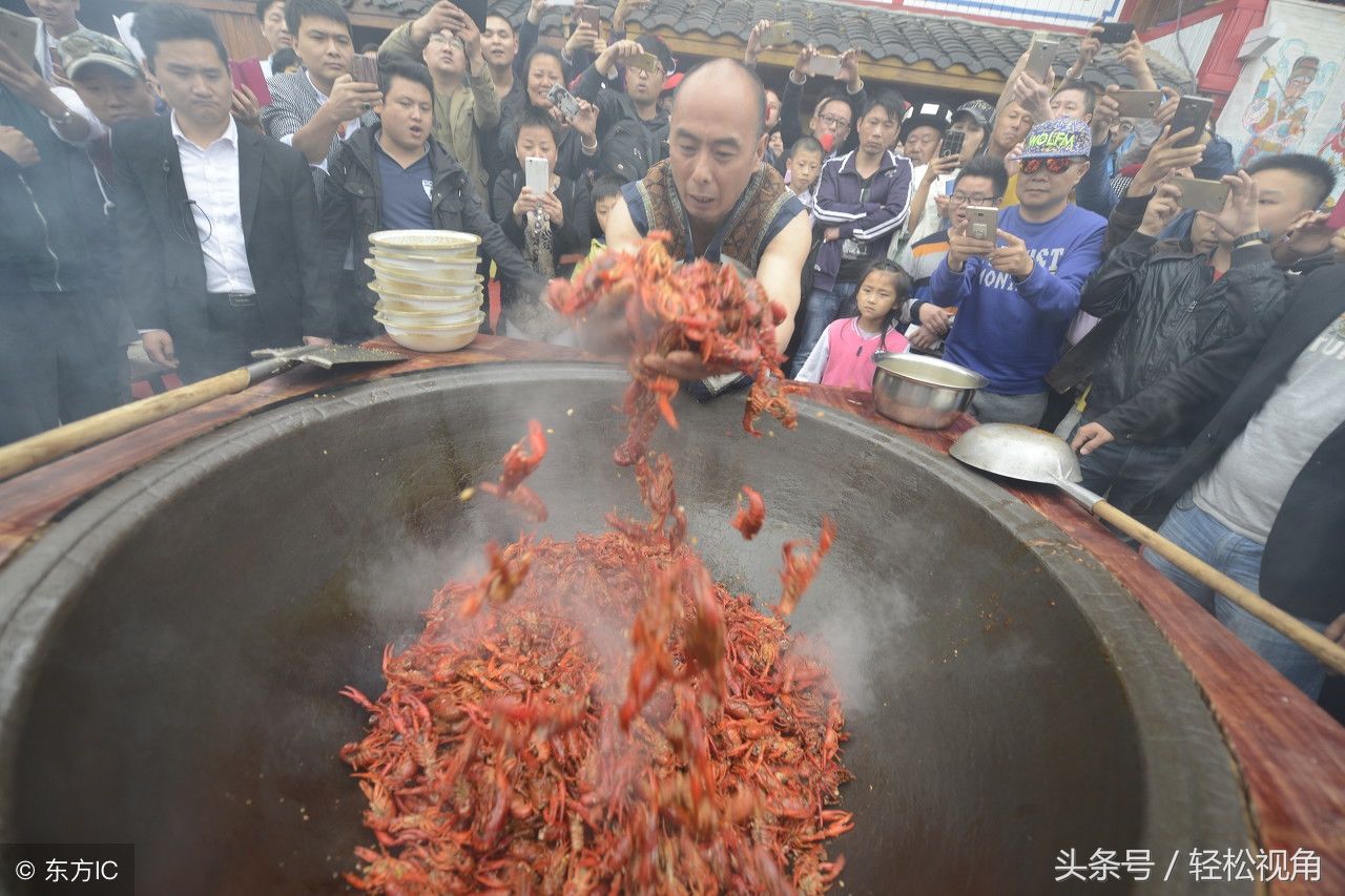 湖南张家界:这样徒手爆炒龙虾的绝活，你见过吗?