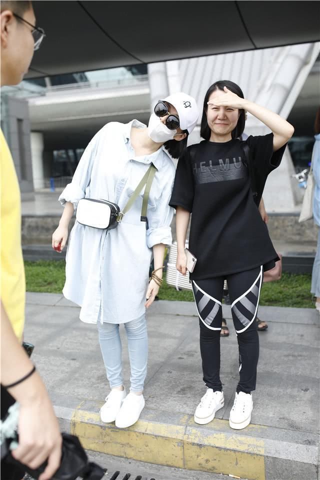 许晴不是扮嫩，是真少女！穿一身牛仔衣美出新高度，一点都不显老